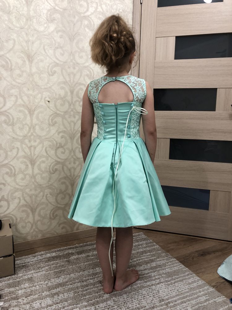 Нарядное платье (3 разных на 6,7,8 лет)