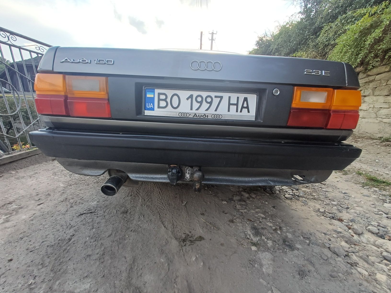 Audi 100 C3     .