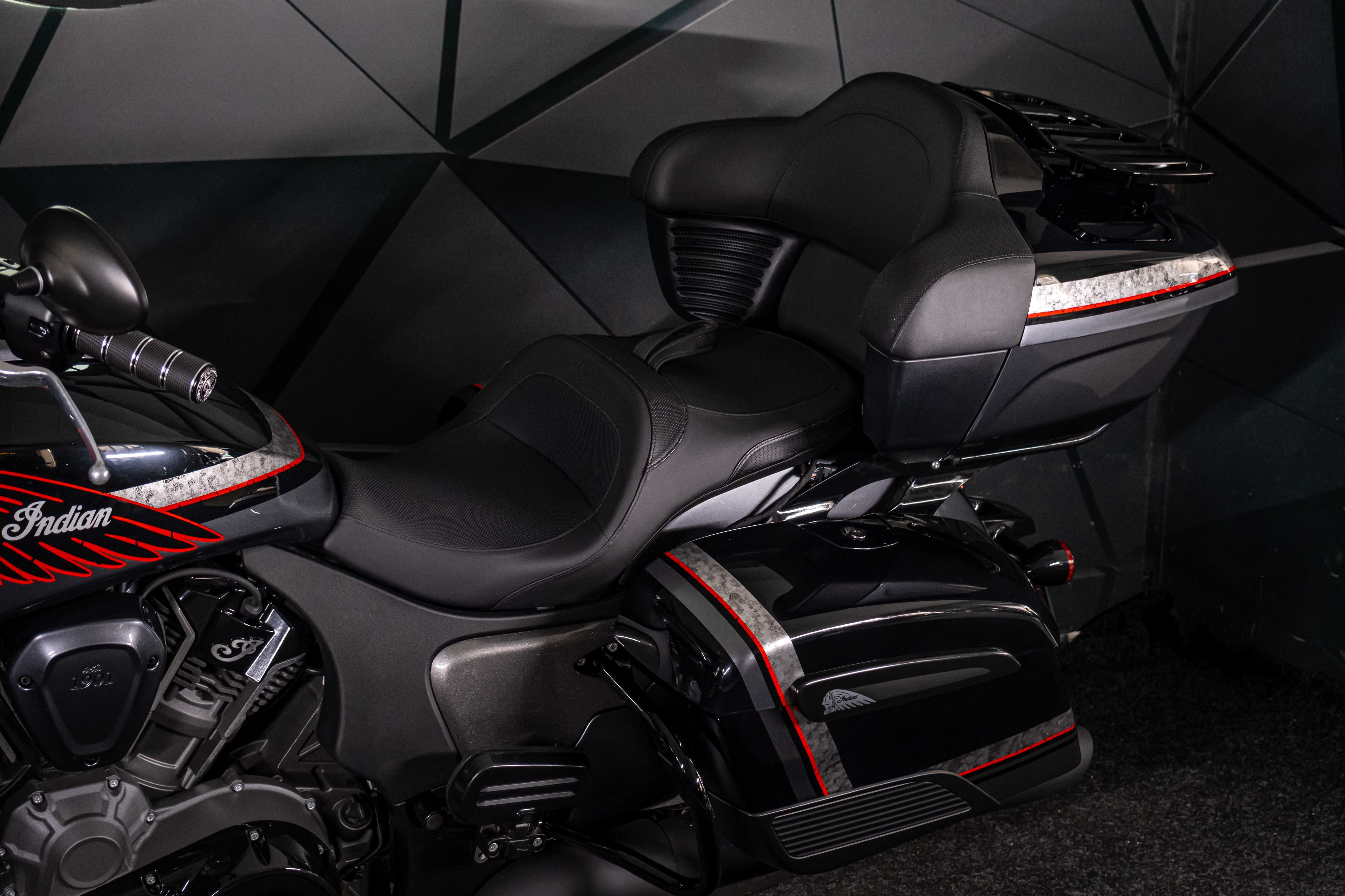 Indian Pursuit Dark Horse