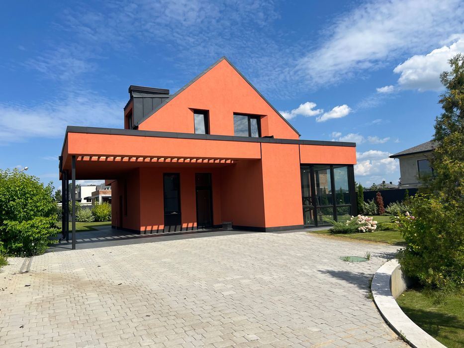 Будинок в закритому котеджному містечку з шикарним новим ремонтом