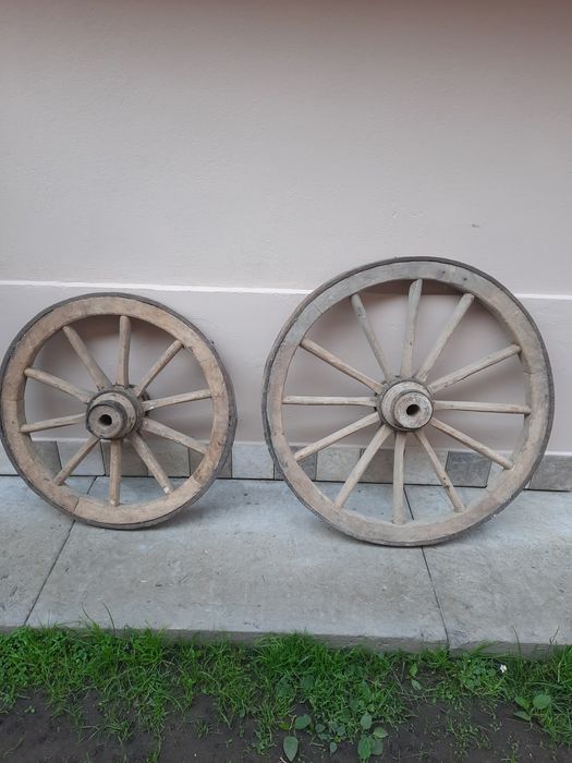 Продам дерев'яні колеса до воза.