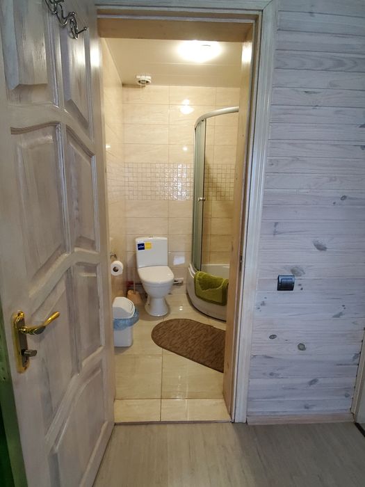 Котедж з чаном "Навпроти Маковиці" та окремі номери.