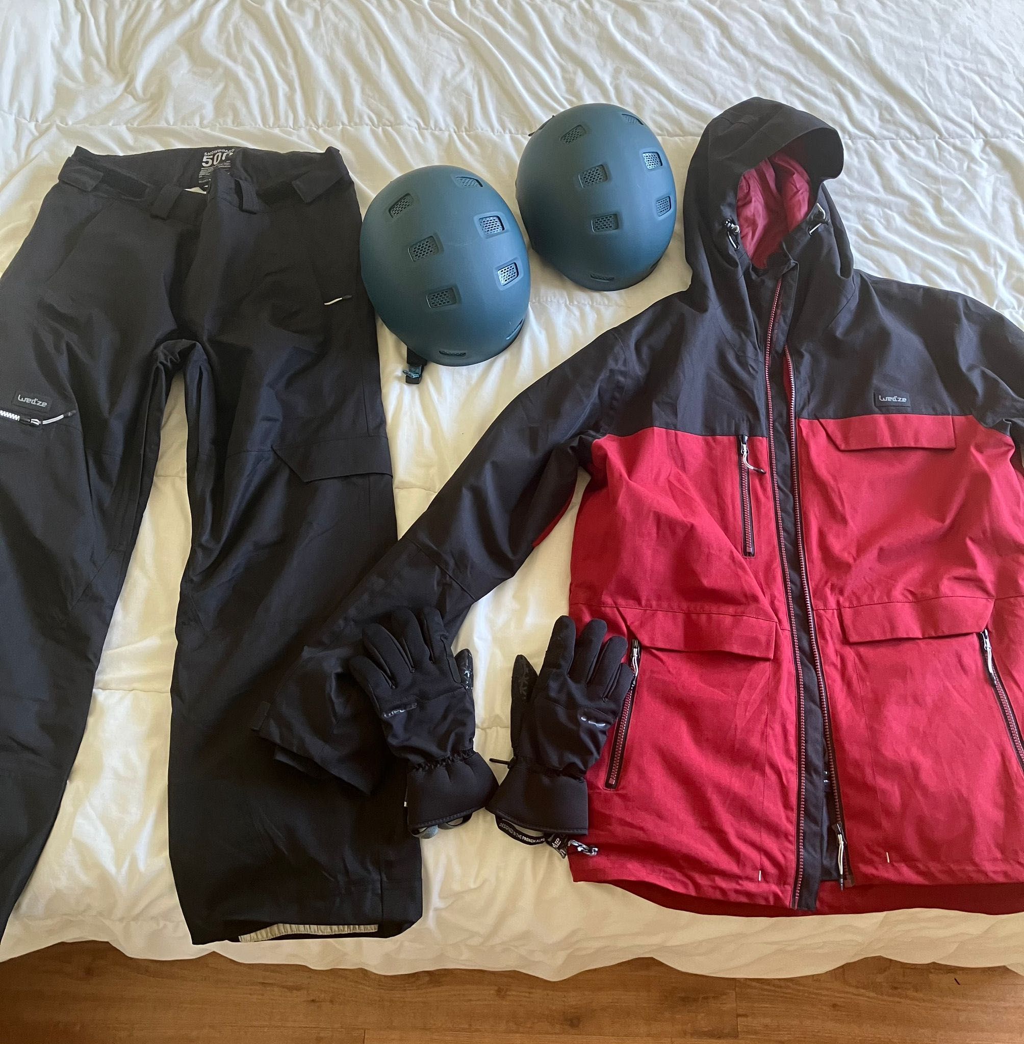 Fato completo snowboard + 2 capacetes e par de luvas