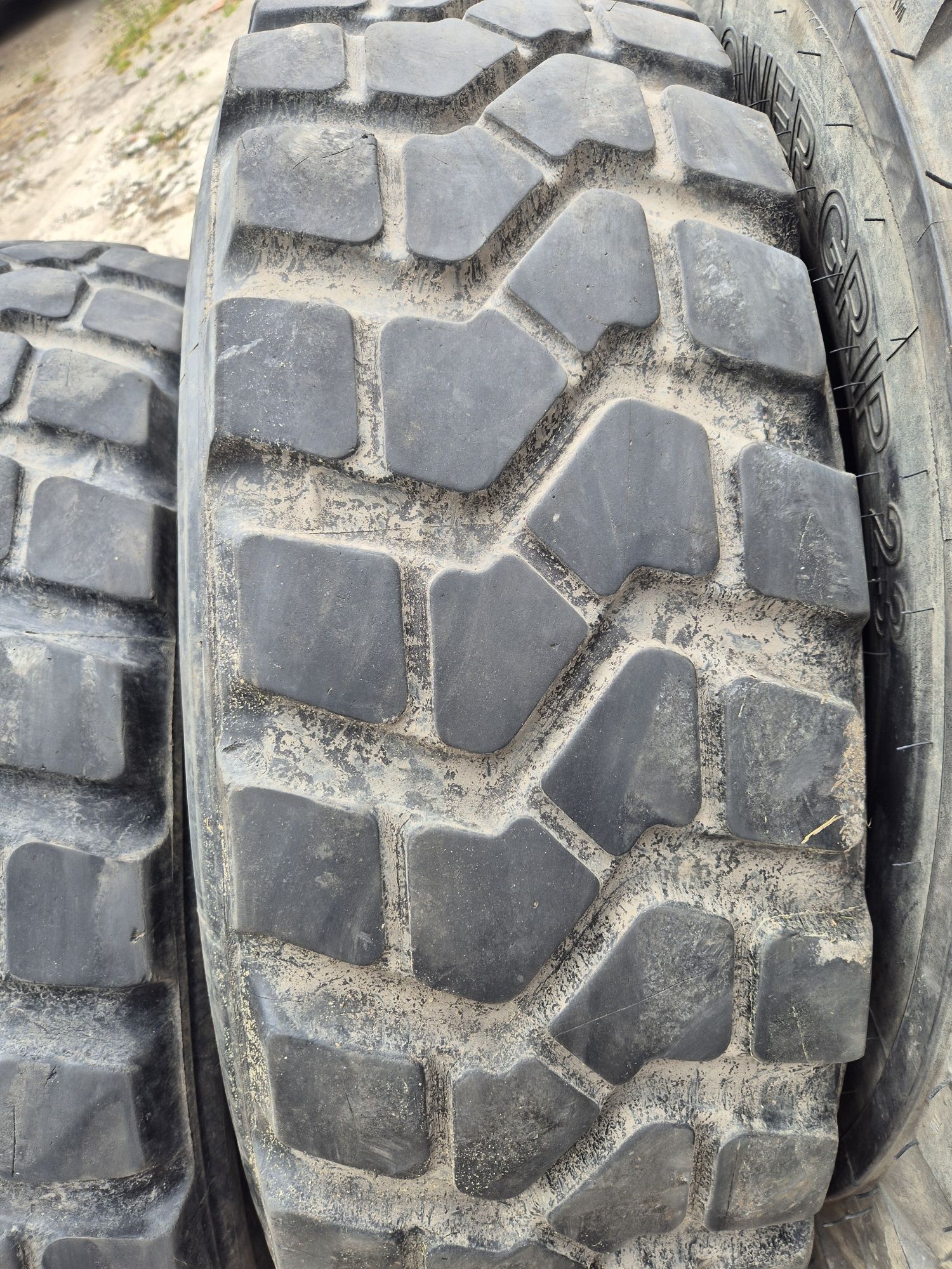 Opony 365/80r20  365/80-20