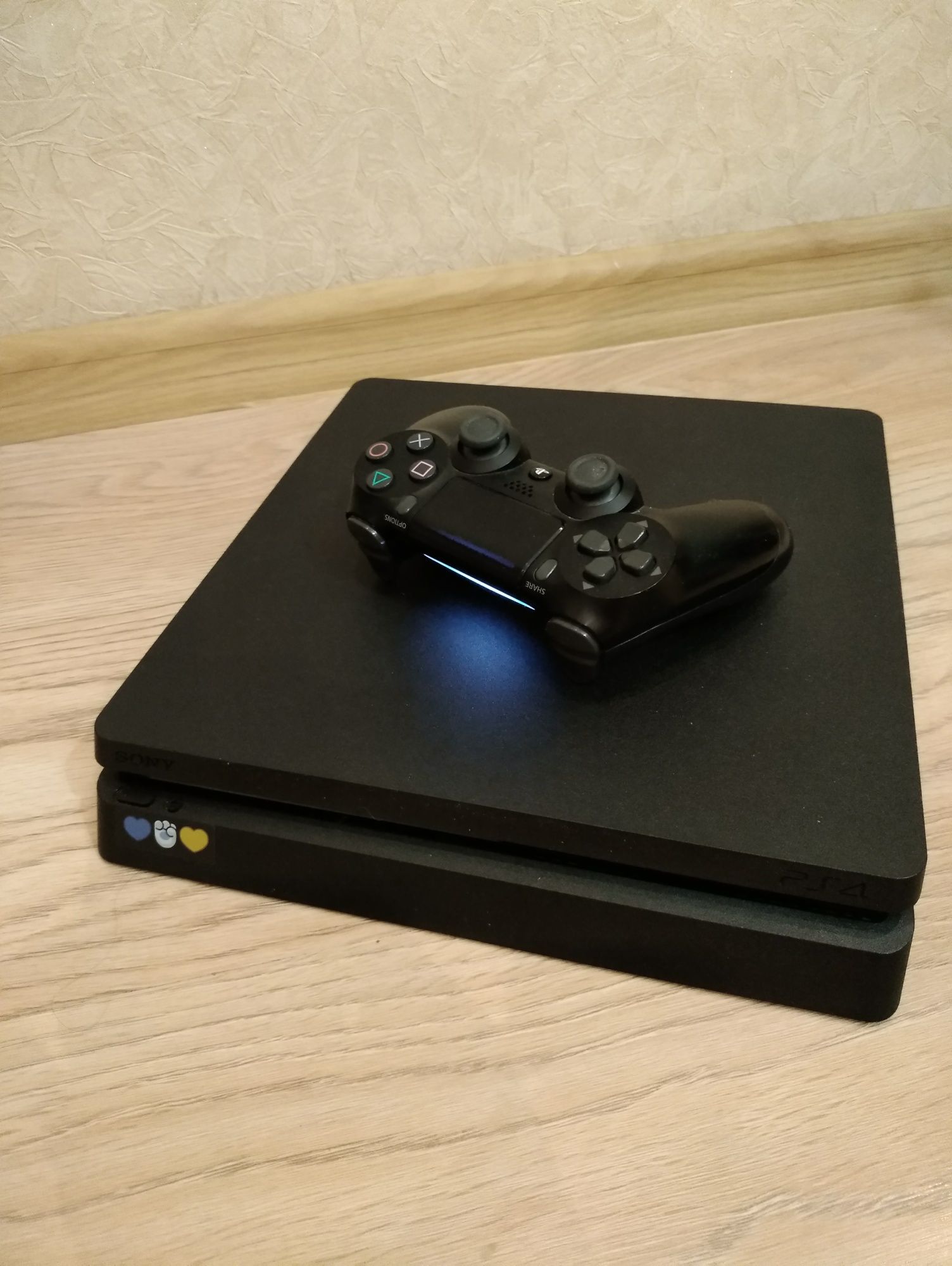 Sony PlayStation 4 slim (PS4) 1TB