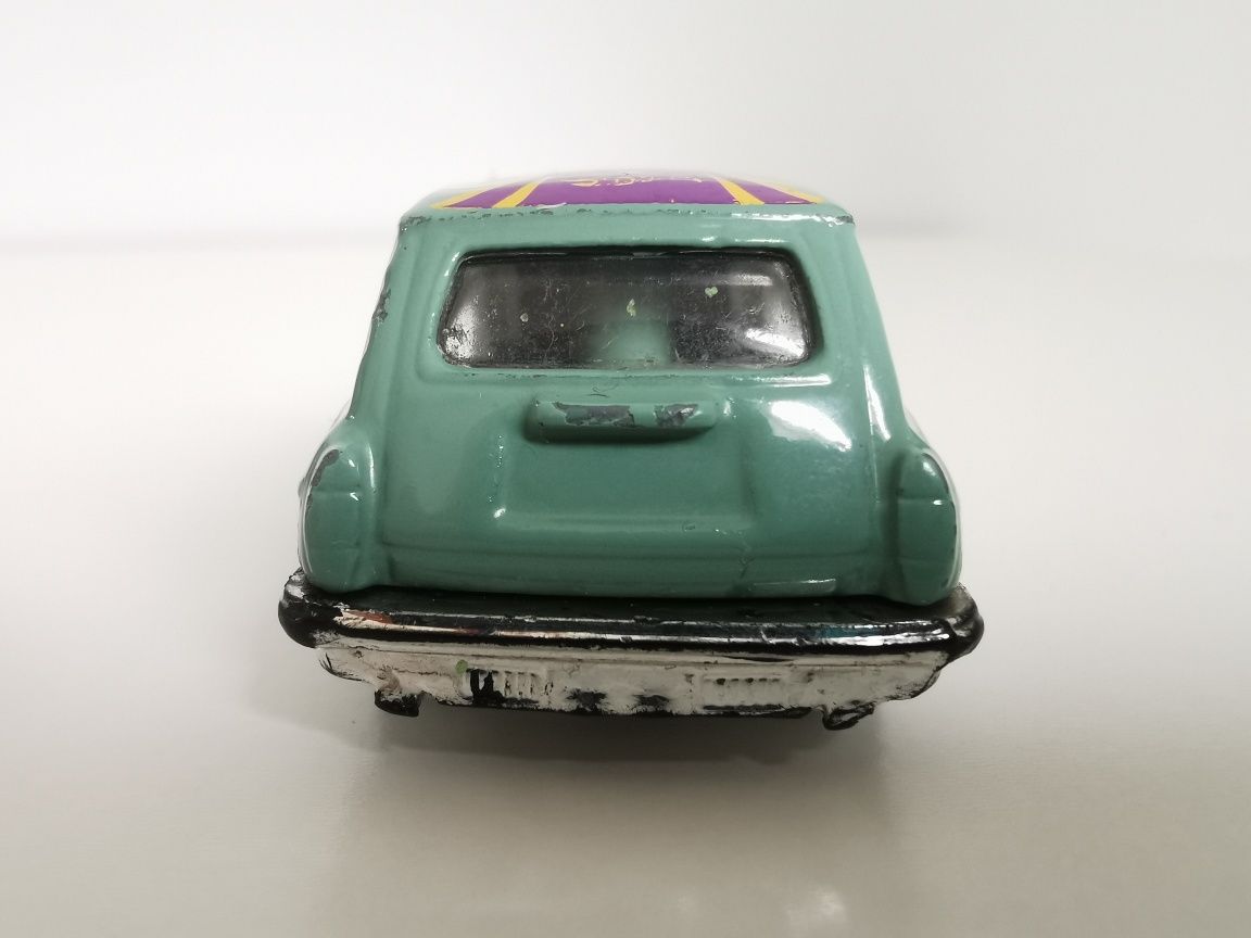 Hot Wheels Autko Resorak Custom '69 Volkswagen Squareback