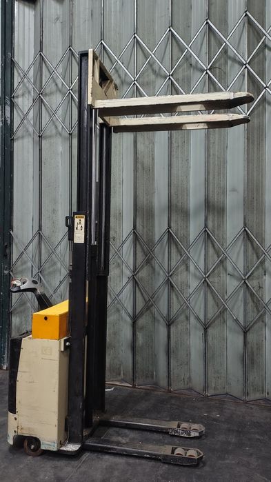 Stacker Noblift com bateria nova