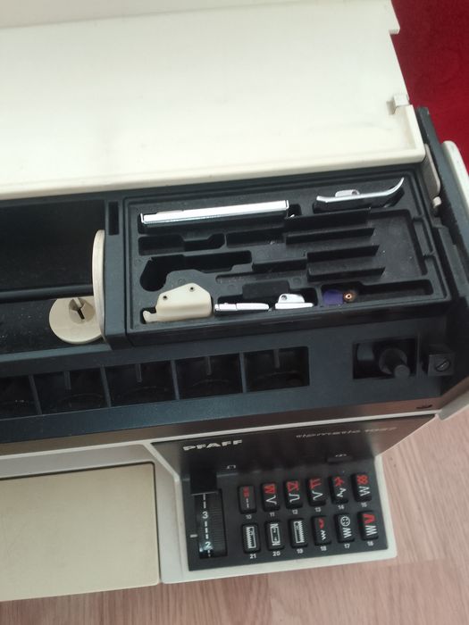 Швейна машинка PFAFF