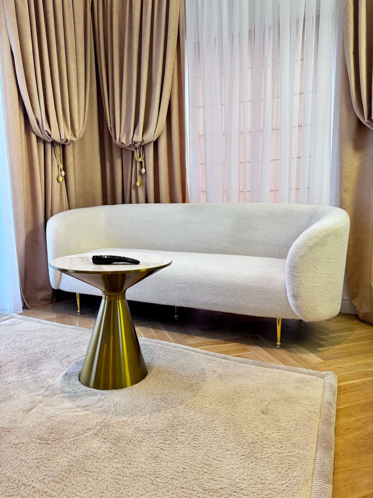 Trzyosobowa Sofa Bouncle glamour jak NOWA świeżo wyprana