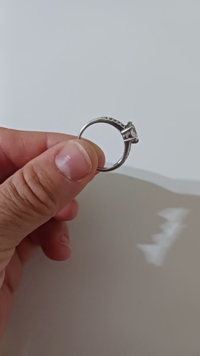 Anel solitario em prata novo