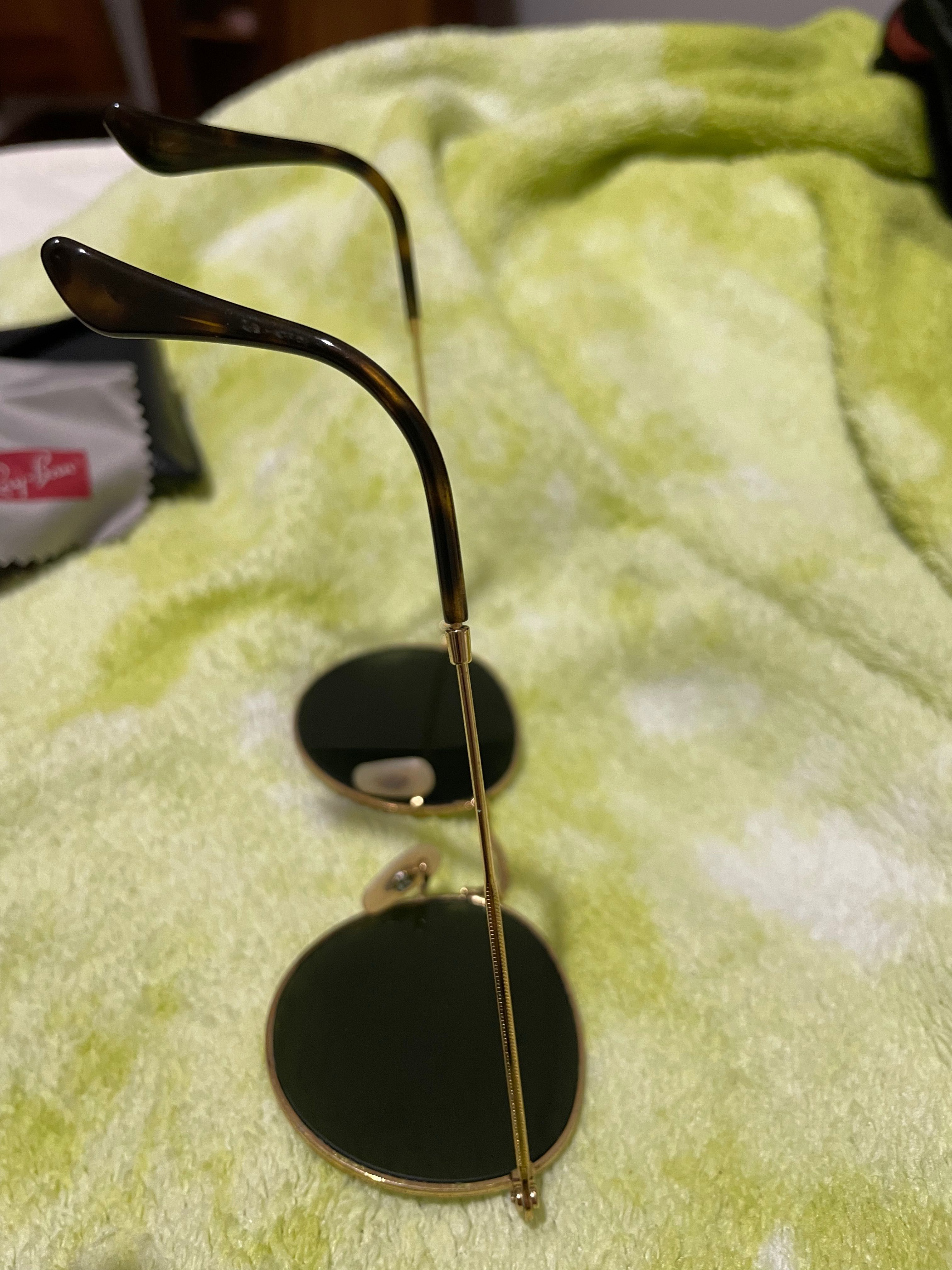 Óculos de sol Ray Ban novos com caixa e pano de limpar