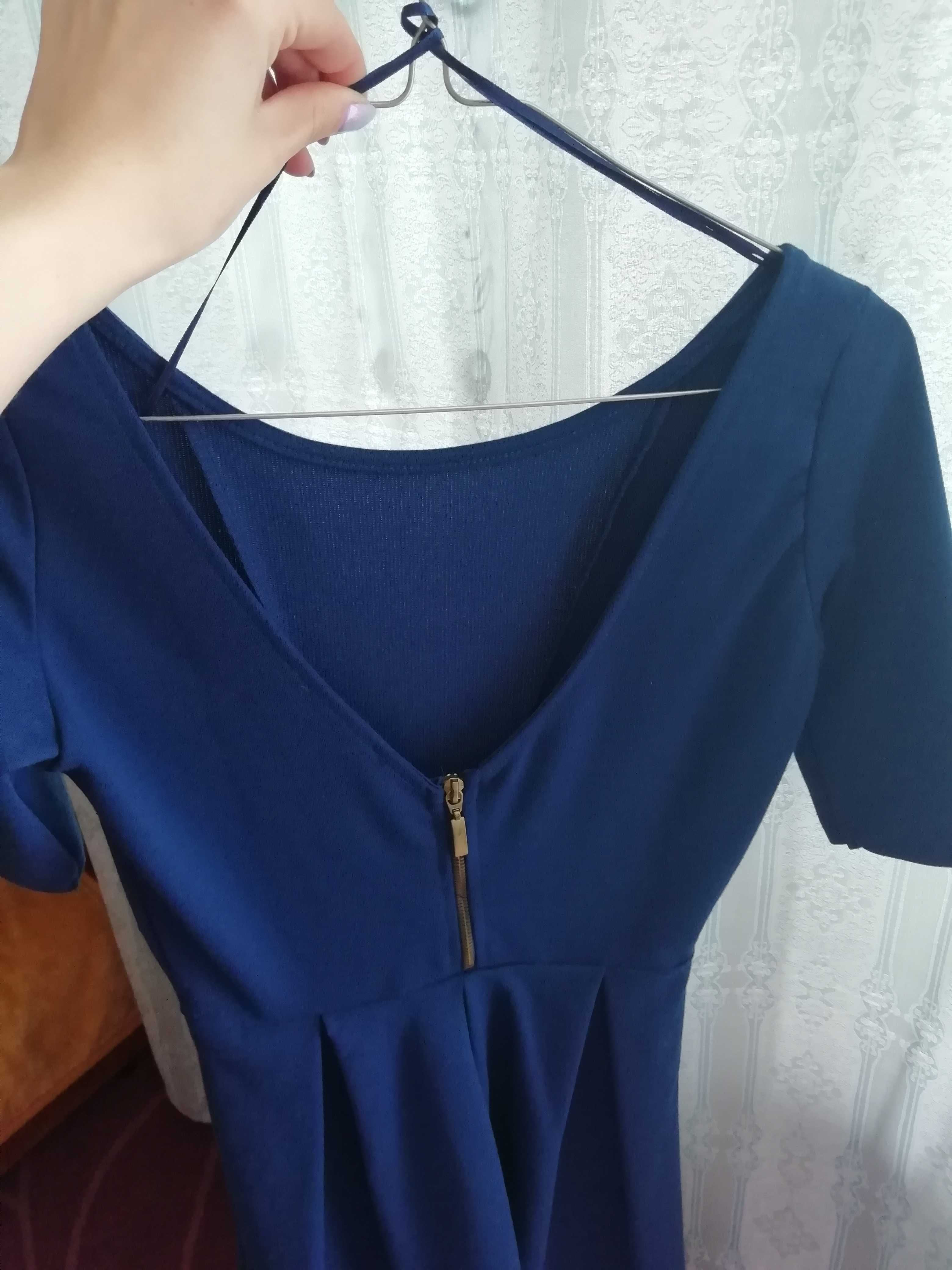 Niebieska sukienka Stradivarius