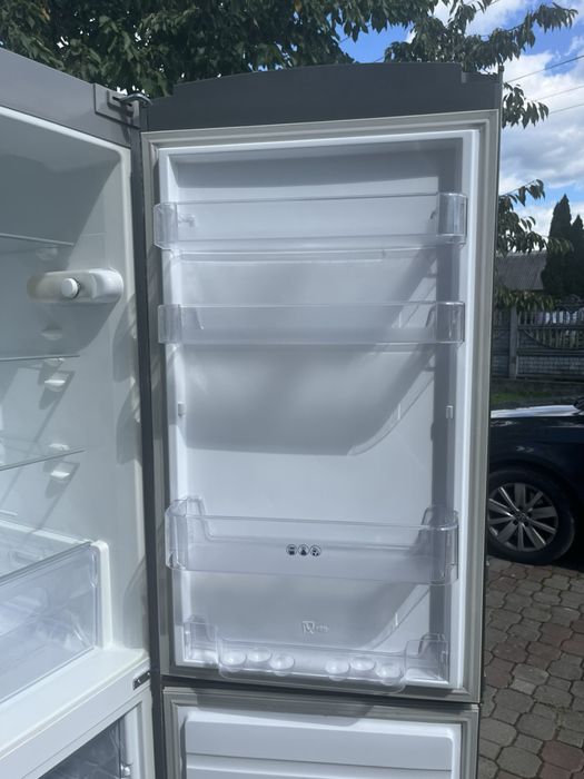 Холодильник Whirlpool