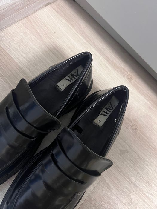 Лофери лаковані  Zara