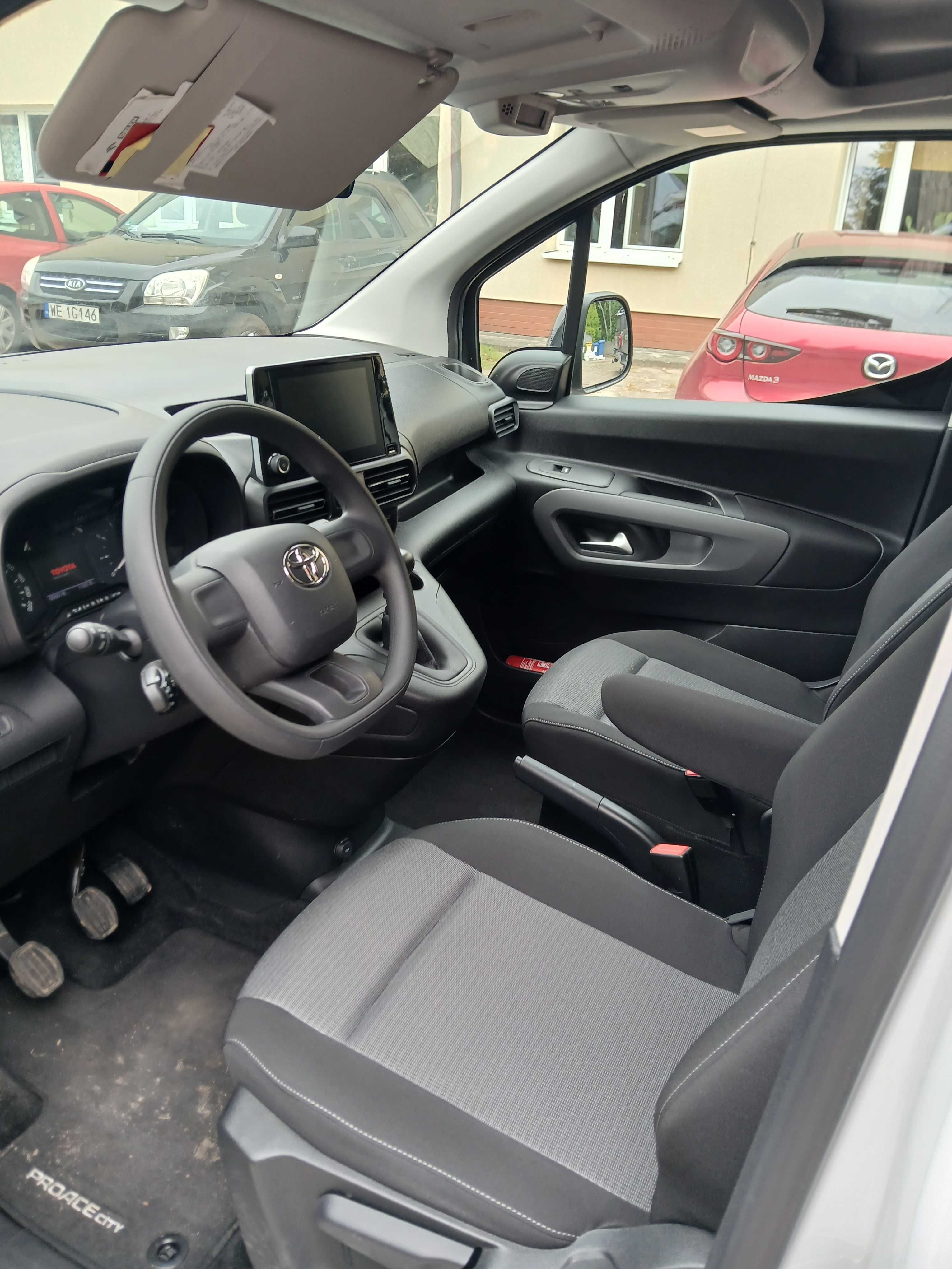 Cesja umowy najmu - Toyota Proace City Verso