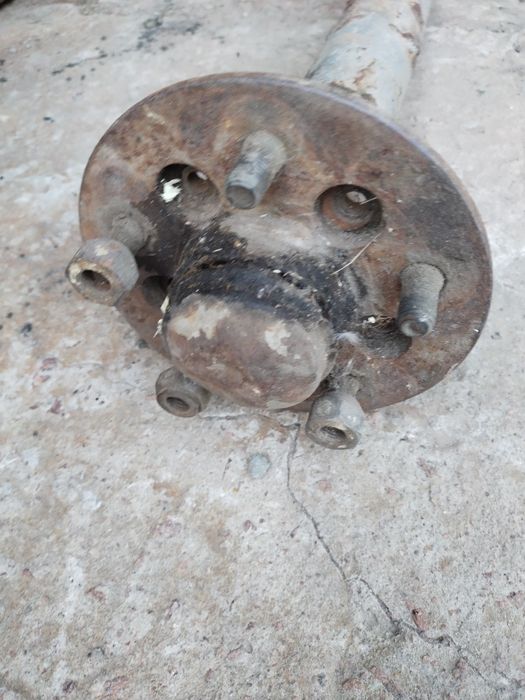 Продам балку для прицепа з москвічовськими ступицями.