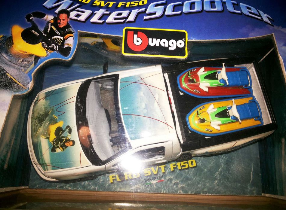 Carros de Coleção Burago - Ford F-150 WATER SCOOTER 1999 - Escala 1/21