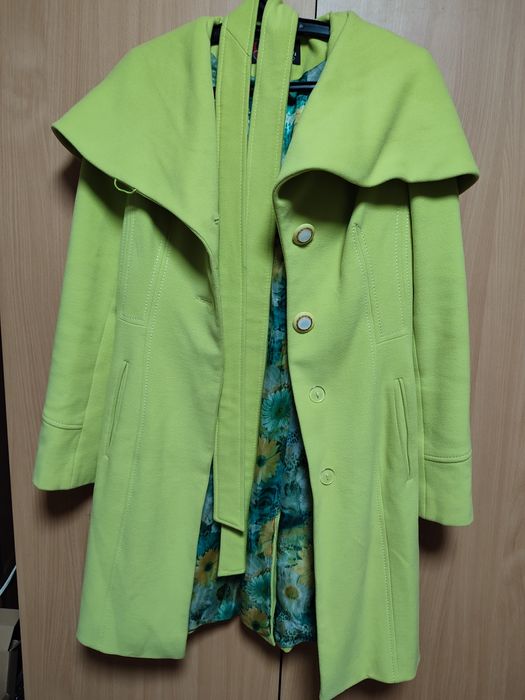 Зеленое пальто 42 размер с s