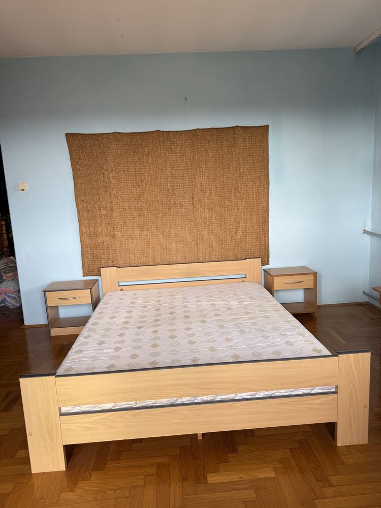 Komplet mebli szafa łóżko z materacem dwa nakastliki meble do sypialni