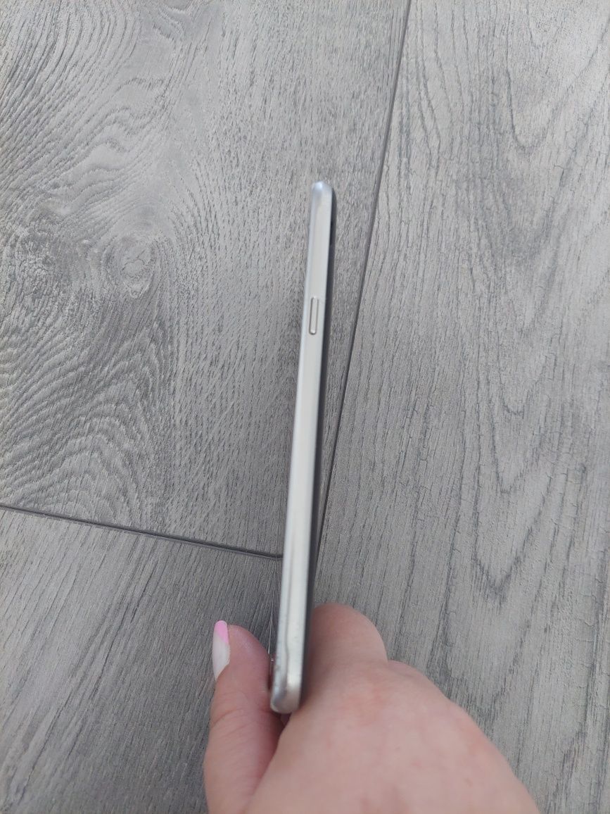 Sprawny Telefon Samsung Galaxy J3 6