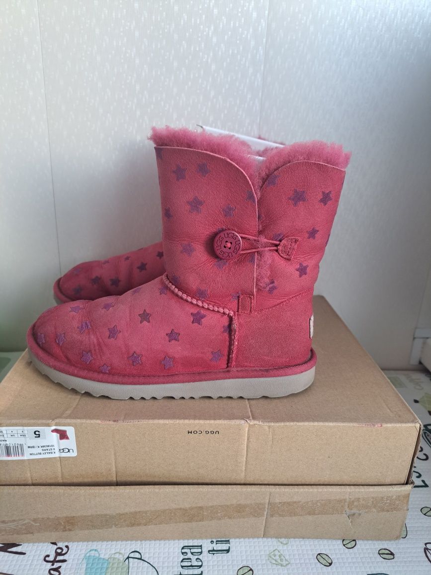 Ugg K Bailey Button 2 Stars