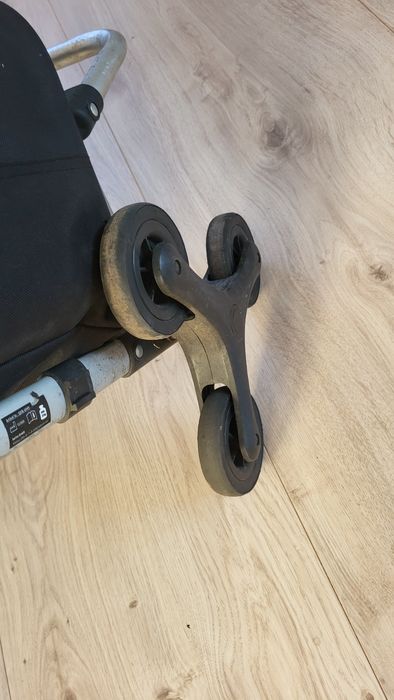 Wózek zakupowy na kołach