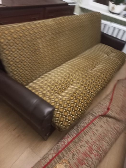 Продам  гарний  диван.