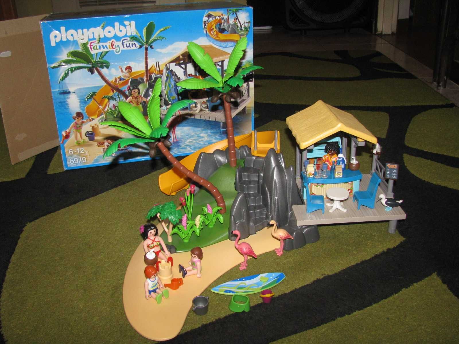 Wyspa karaibska z barem, zjeżdżalanią i akcesoriami playmobil