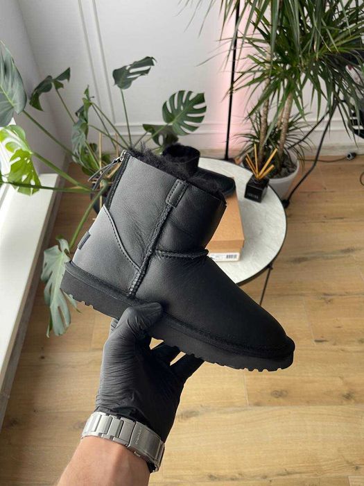 АКЦІЯ! Жіночі натуральні зимові уггі UGG Mini ZIP Black (37,39 р.)