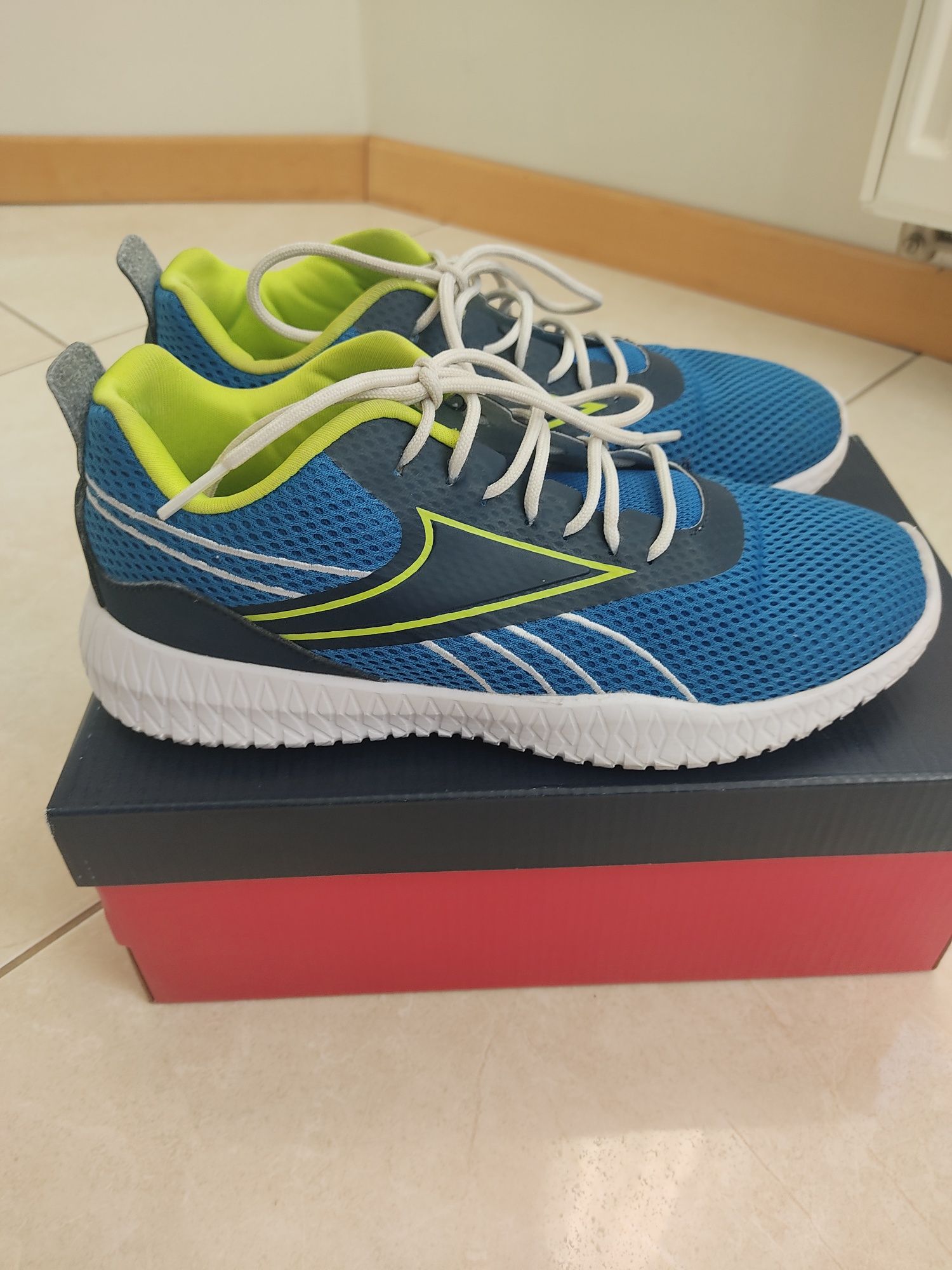 Buty Reebok 36 chłopięce