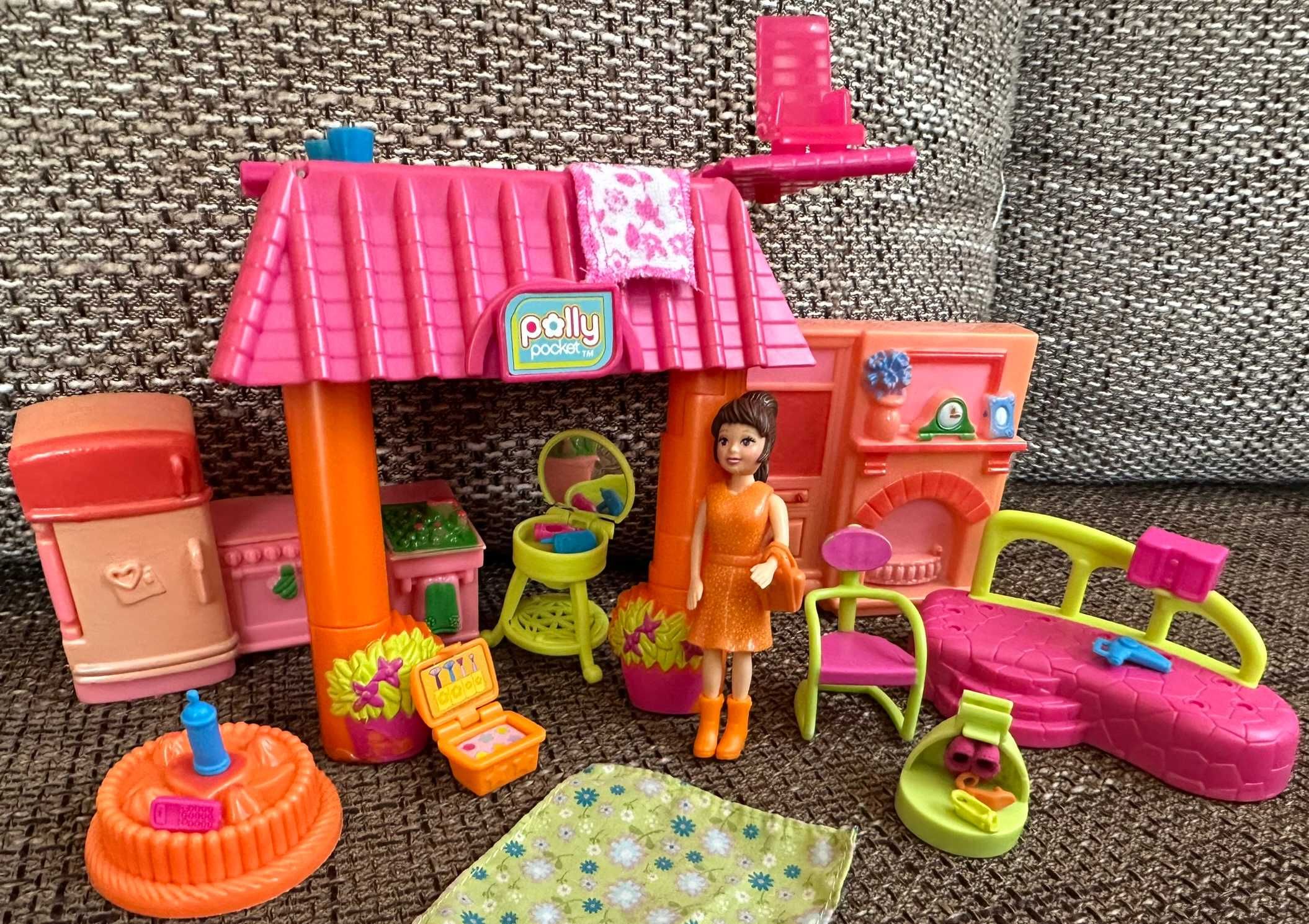 Zestaw Polly Pocket laleczka Lila "Make-up Dolls" 2005 + basen,dodatki