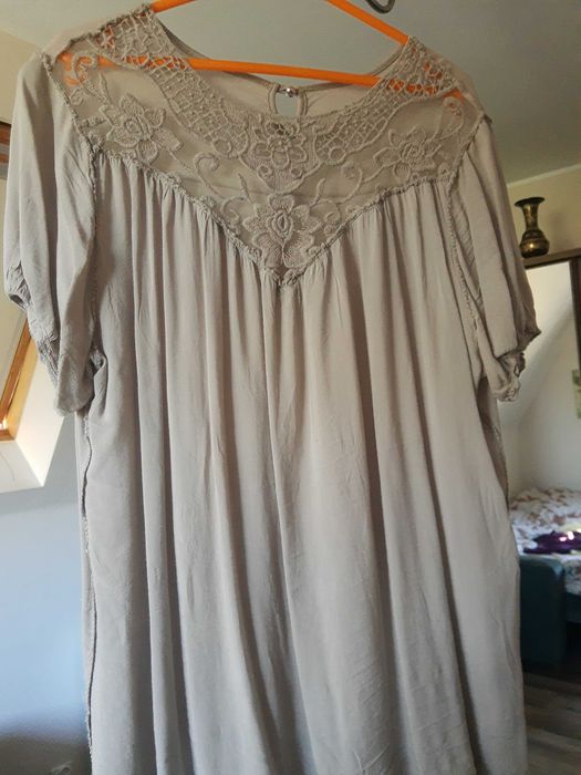 Uniwersalna bluzka,powiewna z piękna koronką