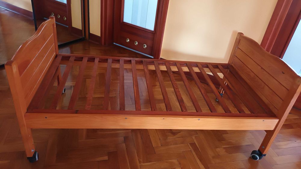 Łóżko dziecięce-tapczan z materacem