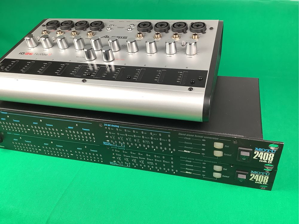Alesis IO26 аудіо інтерфейс