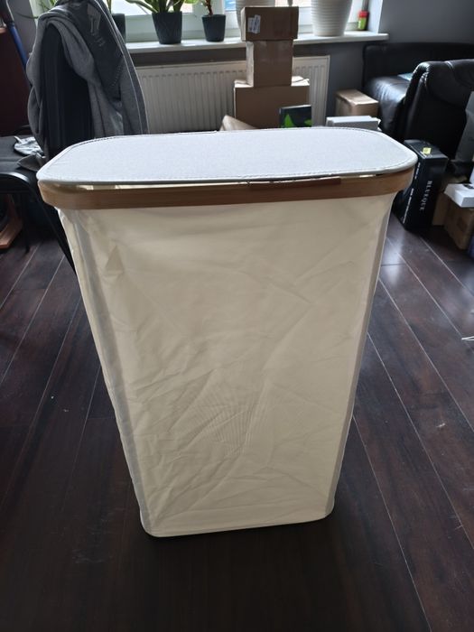 Piękny kosz na pranie, bieliznę do łazienki