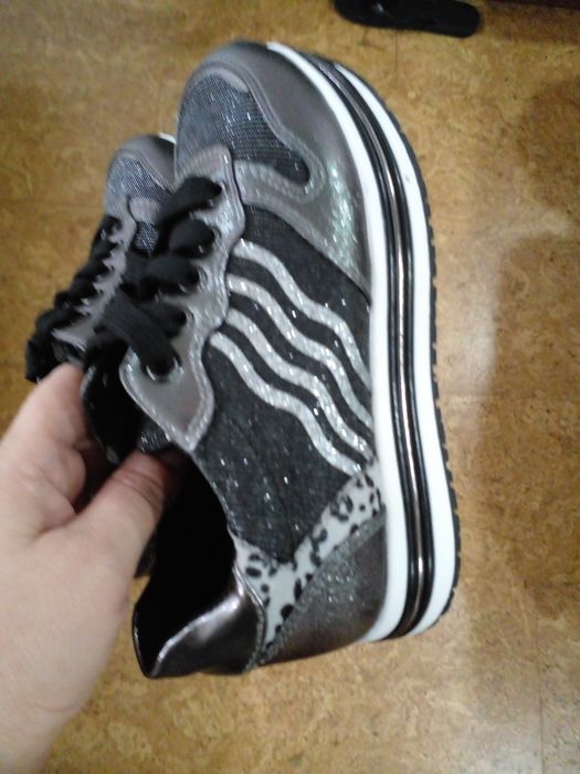 Дитячі дівчачі кросівки підійдуть на осінь і на весну