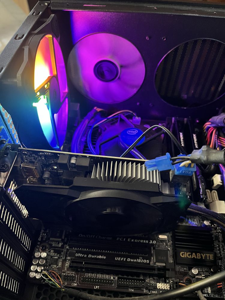 Komputer do gier RGB I3/8GB/SSD/R9 2GB DDR5