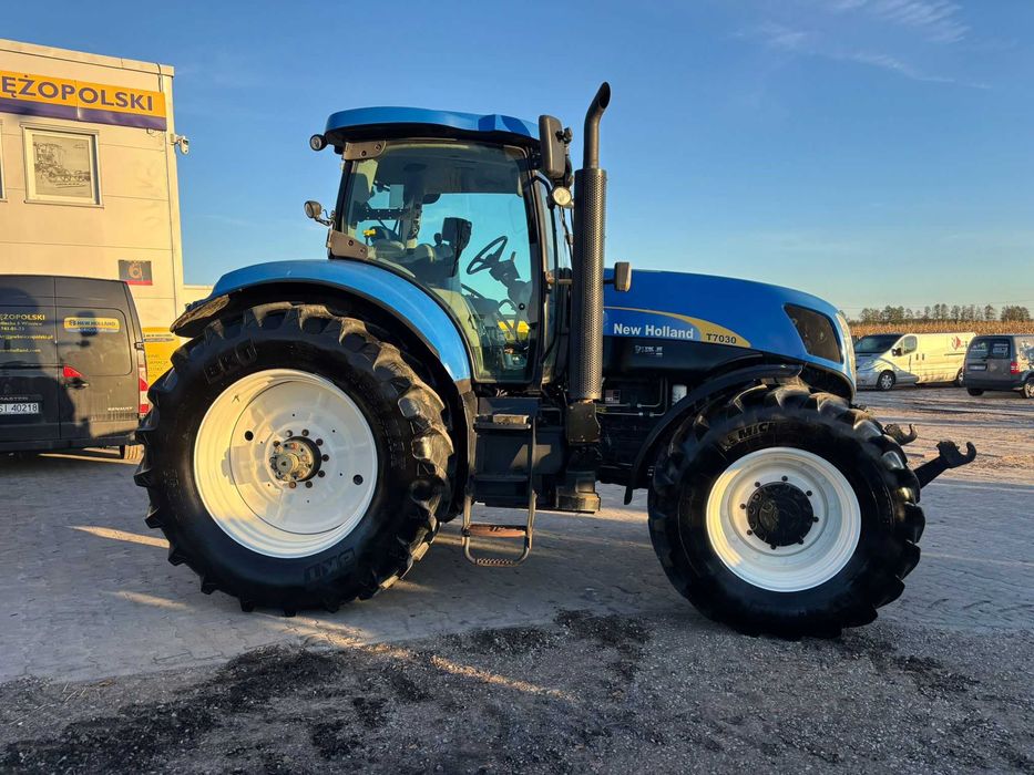 Ciągnik rolniczy New Holland T7030