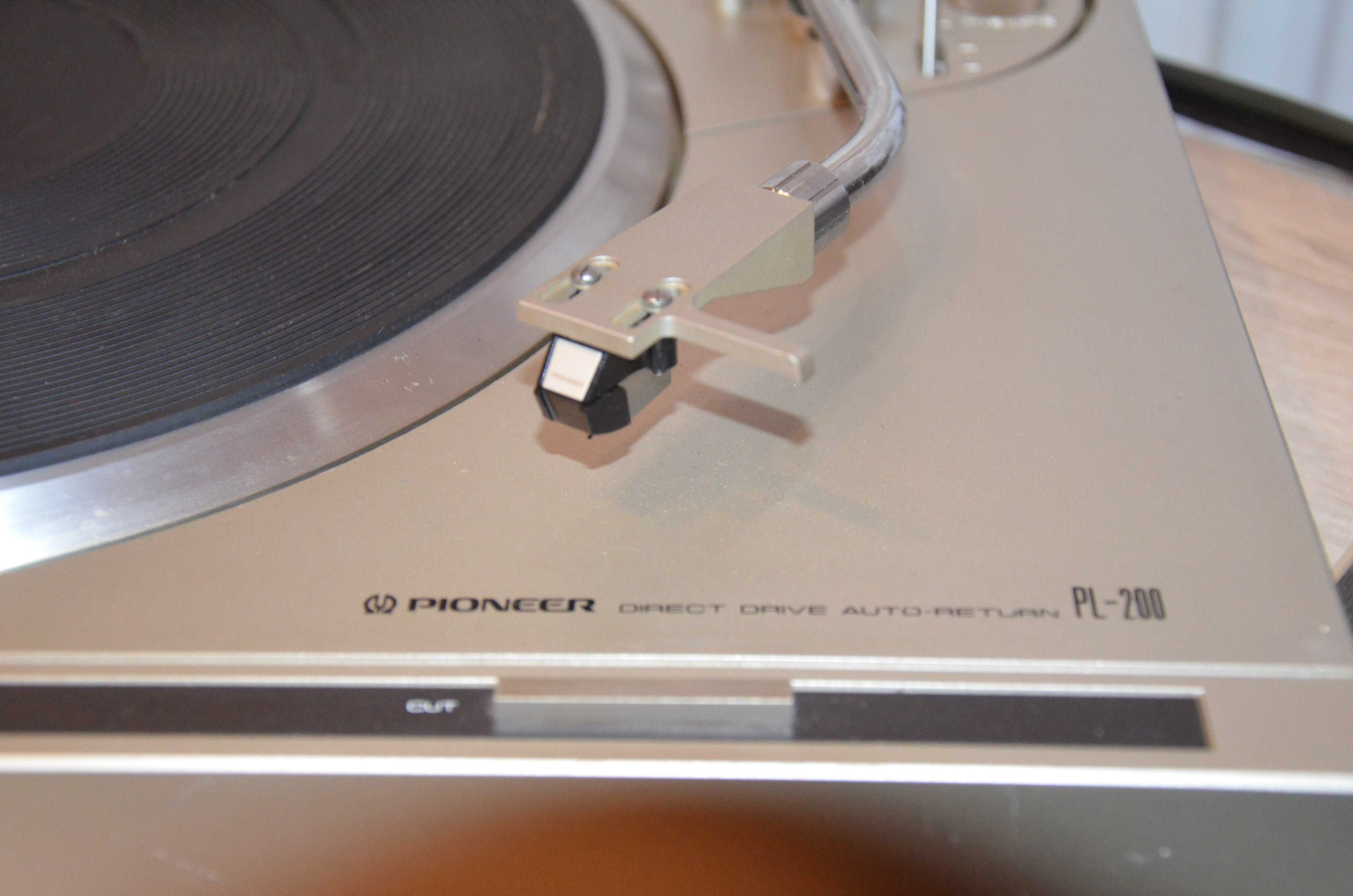 Gramofon Pioneer PL-200
