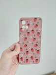 Różowe etui na telefon w truskawki vivo y33s