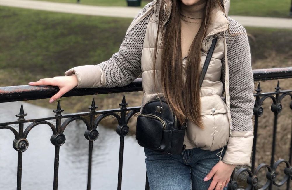 Куртка бежевого кольору. Розмір С-М