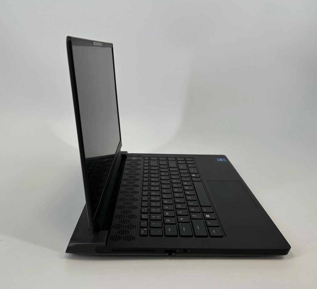 Dell m15 R6 i7-11800H-32GB-1TB SSD-RTX 307