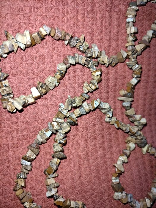 Colares de pedras naturais