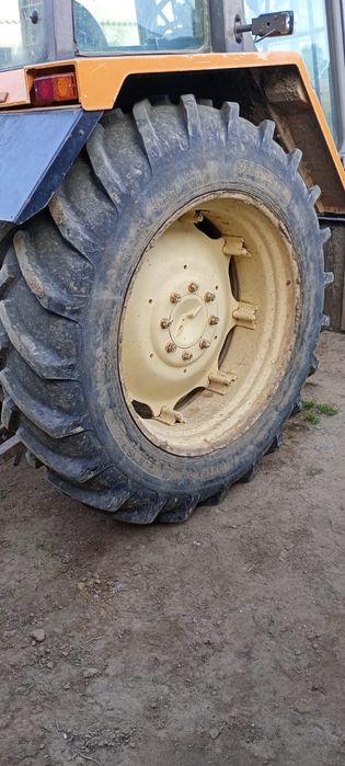 Opona radialna 16.9 r 38