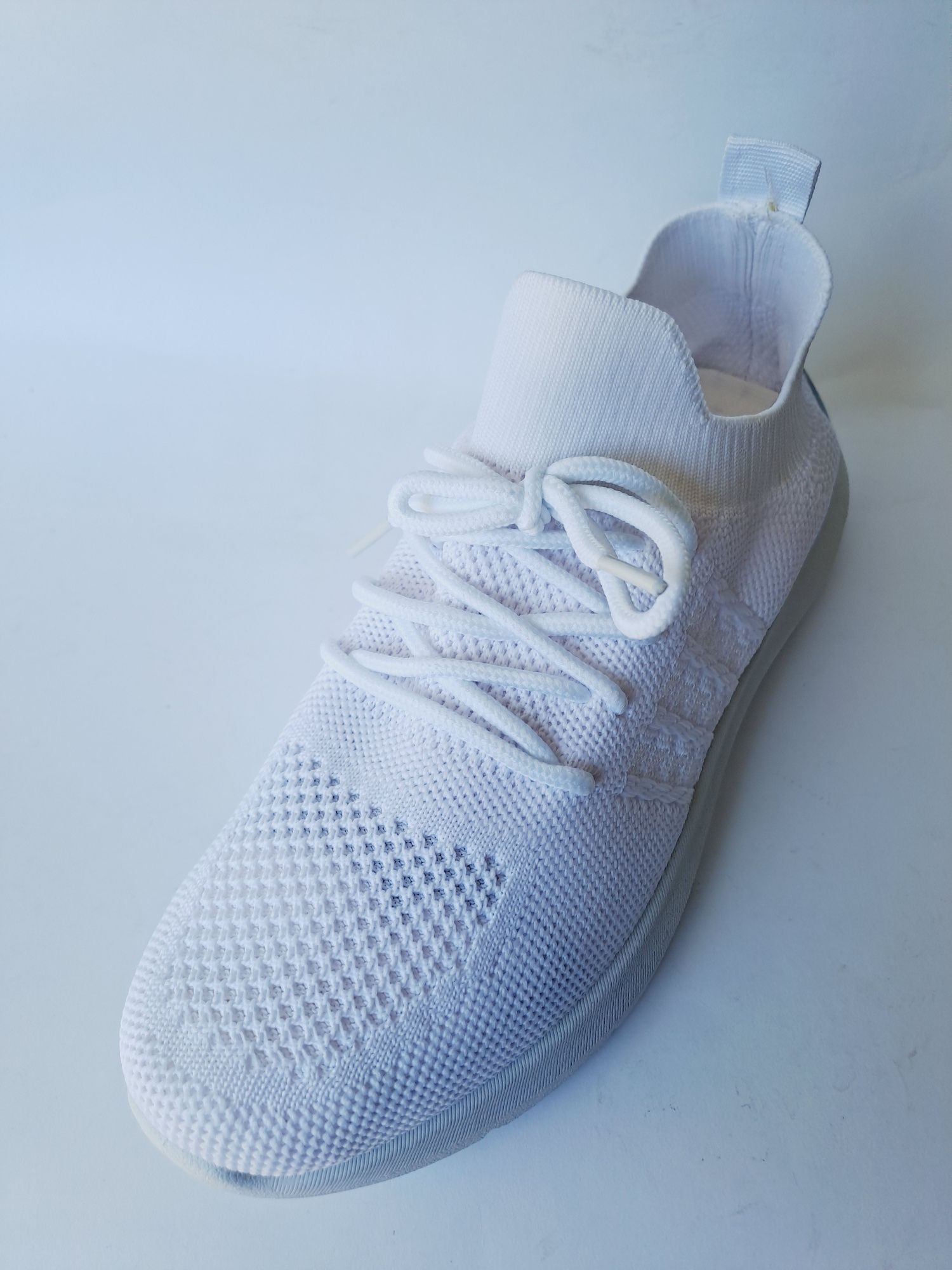Buty sportowe, trampki, slip-on, białe wiązane 36,37,38,39