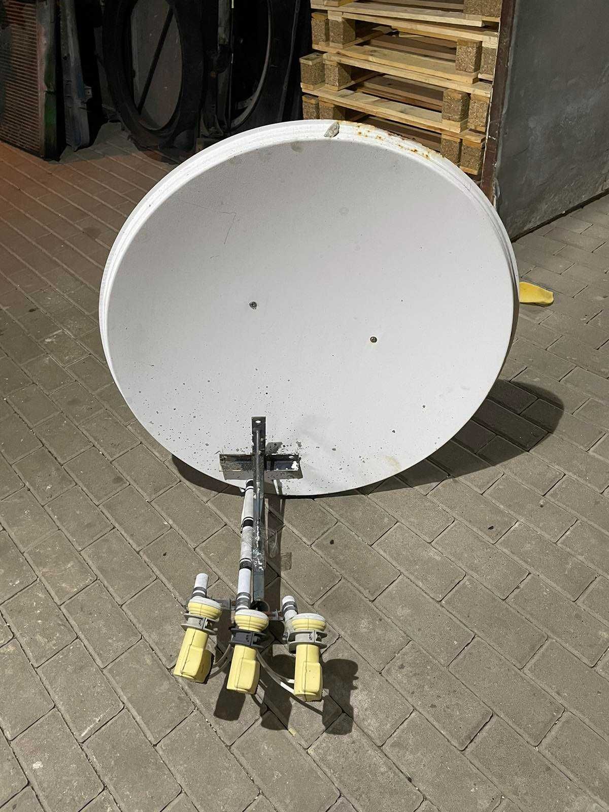 Спутникова антена з 3 головками