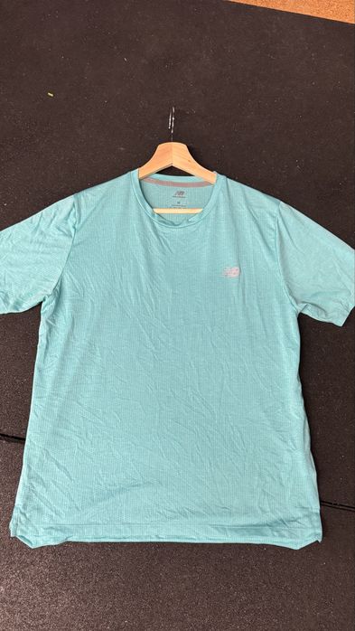 Camiseta New Balance Dry Tamanho M – Excelente para esportes