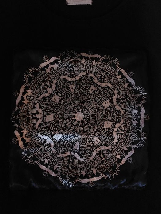 Czarna bluzka z nadrukiem