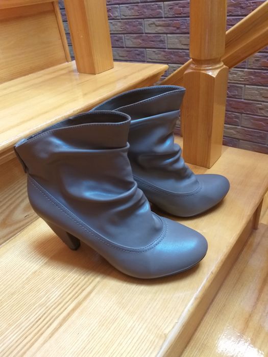 Buty/ kozaki krótkie damskie