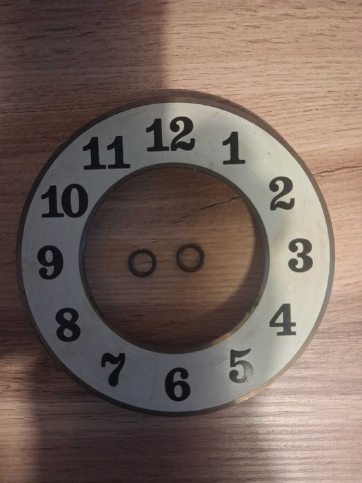 Tarcza z oczkami do zegara metron